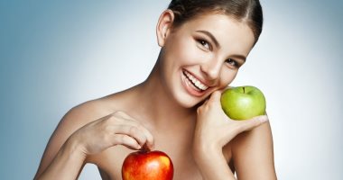 انسف كرشك.. 4 فواكه حارقة للدهون أبرزها التفاح