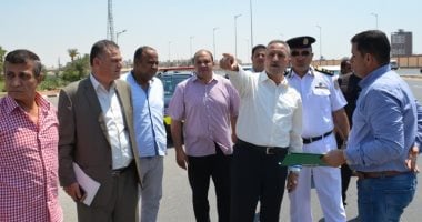 صور.. محافظ الإسماعيلية يتفقد الدورانات المرورية بكورنيش بحيرة الصيادين الجديد