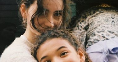 شاهد الصورة.. ميادو ابنة بول ووكر تحتضن ابنة فان ديزل و تعلق: "مع ملاكى"