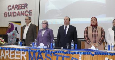 صور.. رئيس جامعة طنطا يفتتح منتدى التأهيل المهنى لطلاب كلية الصيدلة
