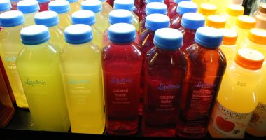 ضبط 47 ألف 331 عبوة عصير مجهولة المصدر داخل مخزن بالمنشاه سوهاج