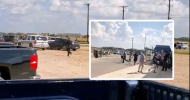 فيديو وصور.. ذعر فى ولاية تكساس الأمريكية.. مسلحان يسرقان سيارة ويطلقان النار بشكل عشوائى على المواطنين بمدينتى أوديسا وميدلاند.. الشرطة تؤكد مقتل مطلق النار واعتقال آخر.. والبيت الأبيض: ترامب يتابع الحادث