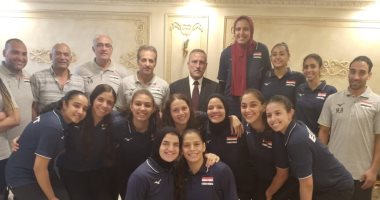 صور.. محافظ الإسماعيلية يزور معسكر المنتخب الوطني للكرة الطائرة للناشئات قبل كأس العالم