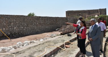 محافظ أسوان يعطى مهلة أسبوعين لتلقى طلبات التصالح فى مخالفات البناء.. صور