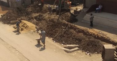 دفن عاملين لقيا مصرعهما بانهيار أعمال حفر خلال تركيبهما مواسير صرف فى أطفيح