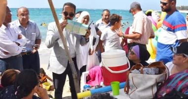 صور .. تفعيل حملة "اعرف حقك" بشواطئ المنتزة شرق الإسكندرية 