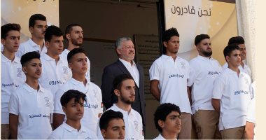 ملك الأردن يحضر الطابور الصباحى فى كلية الحسين الثانوية