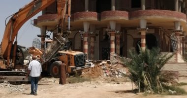 تنفيذ 8 قرارات إزالة لمنازل مخالفة لأثرياء بمحافظة أسوان.. فيديو وصور