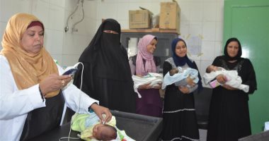 صور.. فحص الأطفال حديثى الولادة بمبادرة الرئيس لإكتشاف ضعف وفقدان السمع