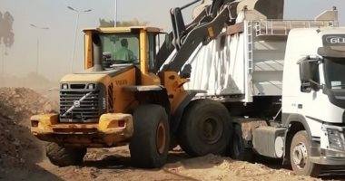 صور.. رفع 2500 طن تراكمات قمامة بطريق شركات البترول فى شبرا الخيمة