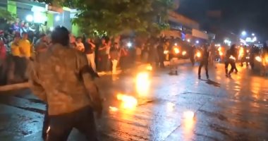 شاهد.. مهرجان للتراشق بالكرات الملتهبة فى السلفادور