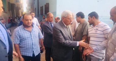 محافظ الدقهلية يقدم واجب العزاء في وفاة عروسي منشية البدوي بطلخا