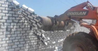 إزالة تعديات على الأراضى بمساحة 1698م2 بالمنوفية.. ورفع 200 طن قمامة بالمنيا