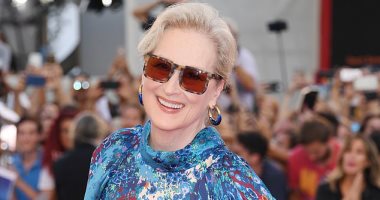 Givenchy يصنع إطلالة " ميريل ستريب" في عرض فيلم The Laundromat بفينيسيا