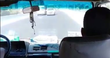سيارات تسير عكس الاتجاه أعلى كوبرى كفر شكر بطريق القاهرة ـ المنصورة