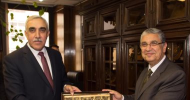 سفير العراق يبحث مع وزير الكهرباء الاستفادة من خبرات مصر فى إعادة الإعمار