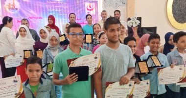 صور.. تكريم الطلاب المتفوقين علميا بمركز شباب باسوس فى القناطر الخيرية