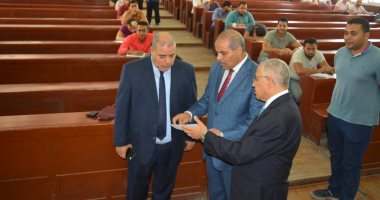 رئيس جامعة الأزهر يتفقد امتحانات التصفية بكليتى العلوم والتجارة