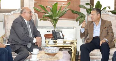 محافظ بني سويف يبحث مع وفد الوكالة الأمريكية للتنمية سبل التعاون الخدمى