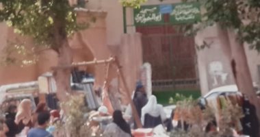 قارئ يشكو من انتشار الباعة الجائلين أمام مستشفى قرية بالمنوفية
