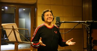 "بينا نحضن قلوبنا بإيدينا" أغنية جديدة لأمير الغناء هانى شاكر