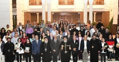 البابا تواضروس يلتقي أساتذة معهد الدراسات القبطية بالكاتدرائية 