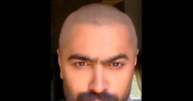 تامر حسنى يحلق شعره "زيرو".. وزوجته: "قمر فى كل حالاتك"