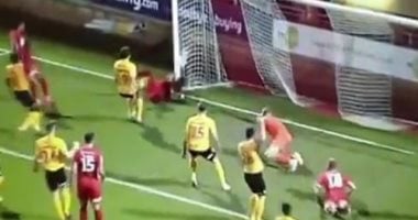 سوبر كورة.. "المهاجم الساذج يجيب لجمهوره جلطة" فى أغرب هدف ضائع بملاعب إنجلترا