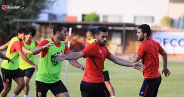 السفير المصرى يحضر مران الأهلي في غينيا