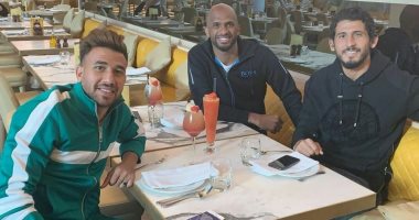العرب إيد واحدة فى إنجلترا.. الحبسي مع تريزيجيه وحجازى 