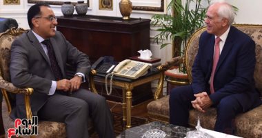 رئيس الوزراء يستقبل سفير اليونان بالقاهرة بمناسبة انتهاء فترة عمله فى مصر