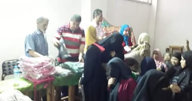 حى المطرية يوزع مستلزمات المدارس مجانا على الأيتام والأسر الفقيرة