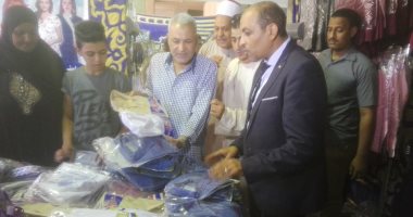 صور.. قيادات التموين والغرفة التجارية يفتتحون معرض "أهلا مدارس" بمدينة إسنا