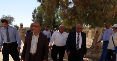 مدير تعليم الجيزة يتفقد مدارس الواحات البحرية لمتابعة استعدادها للعام الدراسى