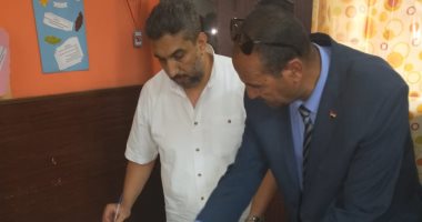 رئيس حى الخليفة يحيل موظفين للتحقيق لعدم تواجدهم فى أماكن العمل 