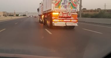 شكوى من سير سيارات النقل على طريق إسكندرية الصحراوي اتجاه القاهرة وقت الحظر