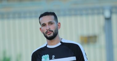 إيهاب جلال يحذر محمود حمد من الكرات المشتركة فى مران المصرى