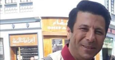 صورة.. إياد نصار بملابس الخمسينات فى " حواديت الشانزليزيه "