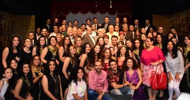 صور.. خالد جلال يكرم عبد الرحمن أبو زهرة بعد عرض سينما مصر