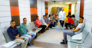 صور.. بدء توقيع الكشف الطبى على طلبه الدفعة الأولى لمعهد السكة الحديد