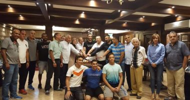 صور .. سموحة يكرم يوسف علاء المتوج بذهبية العالم لليد 