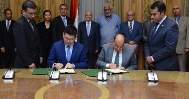 العصار يشهد توقيع مذكرة تفاهم مع "جيلى" الصينية لإنتاج سيارات كهربائية