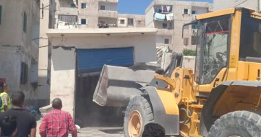 صور.. تنفيذ 3 قرارات إزالة للبناء المخالف غرب الإسكندرية