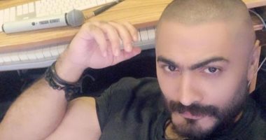 تامر حسنى ينتهى من تسجيل أولى أغانى ألبومه الجديد