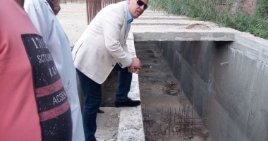 صور.. وكيل صحة الدقهلية يتفقد أعمال الصرف الصحى بمستشفى حميات المنصورة