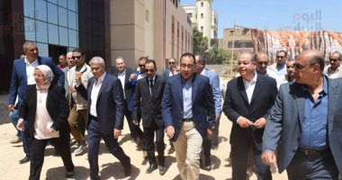 رئيس الوزراء فى جولة بالمنيا: هدفنا التنمية والتخفيف عن المواطنين