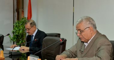 محافظ أسيوط: توفير فرص عمل للشباب وخريجى الجامعات بعائد 2500 جنيه شهريا