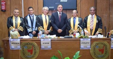 "تصميم بيئة تعلم افتراضية قائمة على الإنفوجرافيك" رسالة ماجستير فى جامعة سوهاج