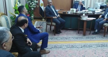 محافظ الدقهلية يلتقى مسئولى "المصرية للاتصالات" لمناقشة التحول الرقمى