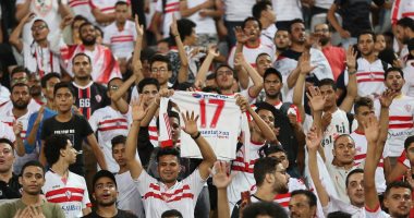 سوبر كورة .. شاهد جماهير الزمالك تطرد مشجع "أهلاوى" فى نهائى الكأس